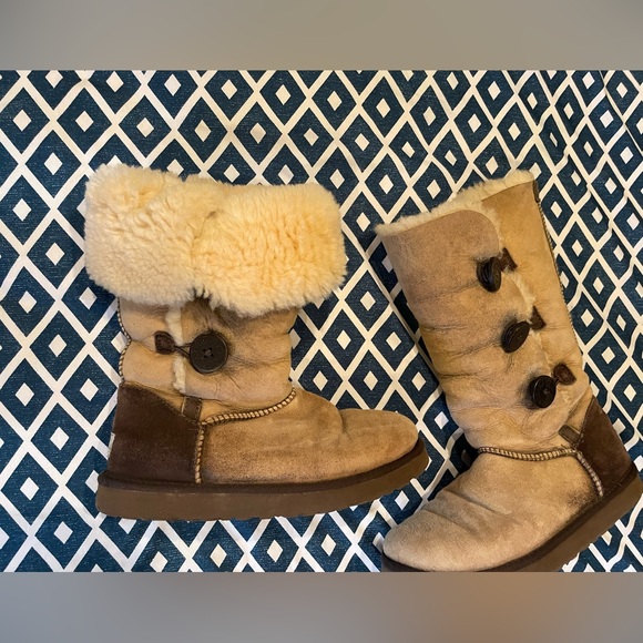 Ugg Bailey Button Boot - Picture 3 of 7
